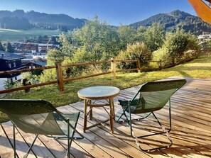 Property grounds - Family Chalet Les Gets - 5 beds, 4 baths, WIFI, Pets allowed, Parking (Les Gets)
