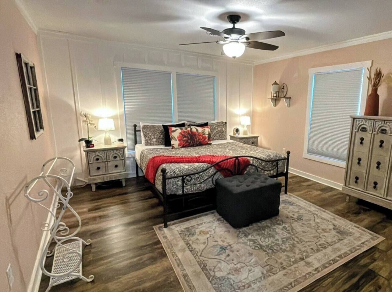 2 bedrooms, iron/ironing board, travel crib, WiFi (free)