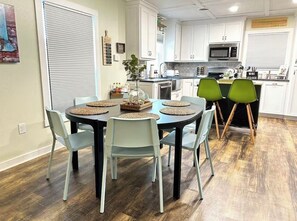 Unclassified image, 3 of 8, button