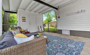 Unclassified image, 4 of 8, button