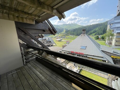 Cozy Studio with Balcony, 2nd Floor, Le Lioran