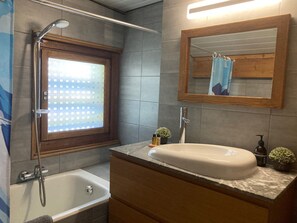 Hair dryer - 3-Room Apartment with Wi-Fi and Parking in Les Gets (Les Gets)