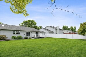 Exterior - Spacious and Accessible Family oriented house, sleep 12, crib, King’s bed Ramp. (Moorhead)