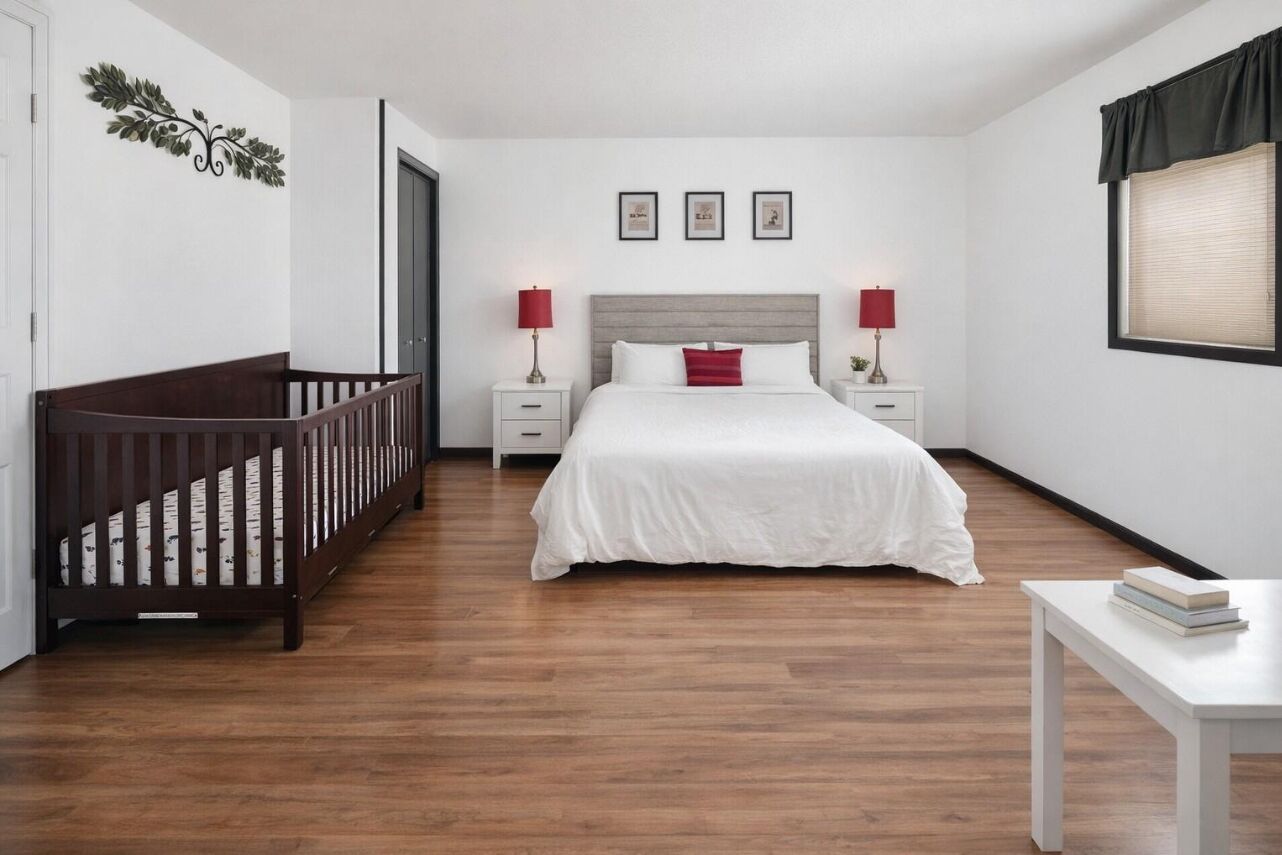 4 bedrooms, iron/ironing board, WiFi, bed sheets