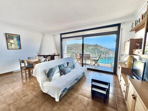 TV - Apartment in Roses with private parking, 2 bedrooms and large terrace (Roses)