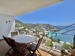 Outdoor dining - Apartment in Roses with private parking, 2 bedrooms and large terrace (Roses)