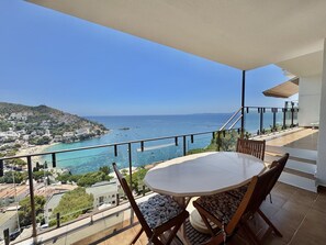 Outdoor dining - Apartment in Roses with private parking, 2 bedrooms and large terrace (Roses)