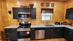 Fridge, microwave, oven, stovetop - Cozy Creek view Cabin near Gatlinburg and Pigeon Forge (Sevierville)