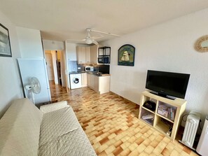 Room - Studio Cabin with Parking and Pool, Near Beach (Cap d'Agde)