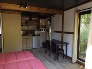 Free WiFi - Cozy Mobile Home for 2 with Terrace (Tallard)
