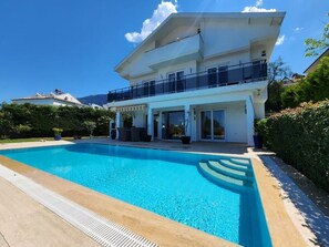 Outdoor pool - 4 bed, luxurious villa with private pool and amazing views. (H47X+PV Fethiye, Muğla)
