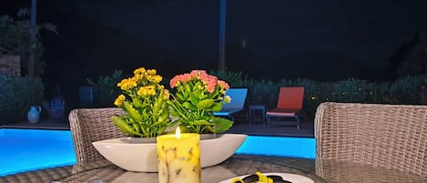 屋外ダイニングエリア