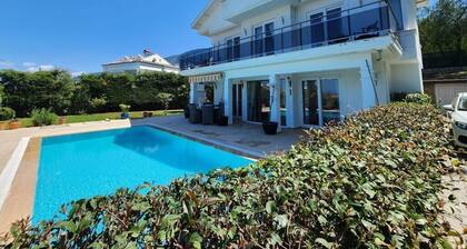 3 bed, luxurious villa with private pool and amazing views.