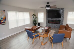 Unclassified image, 4 of 32, button