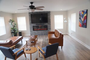 Unclassified image, 2 of 32, button