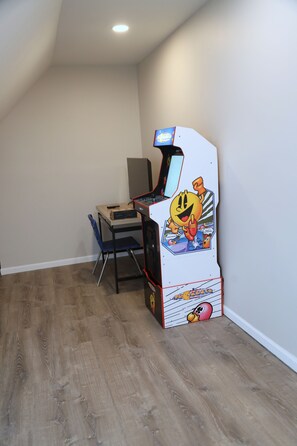 Unclassified image, 2 of 32, button