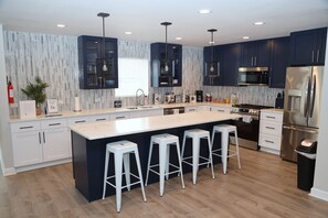 Unclassified image, 3 of 32, button