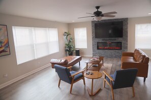 Unclassified image, 5 of 32, button