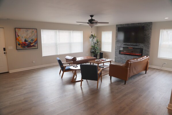 Unclassified image, 1 of 32, button