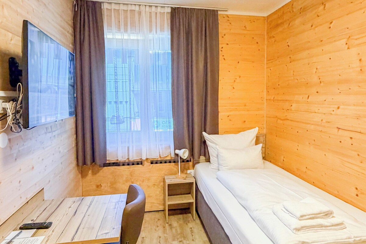 Basic Single Room | Free WiFi