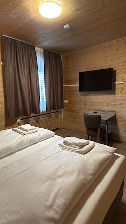 Comfort Double Room. URBAN OAK Smart Stay