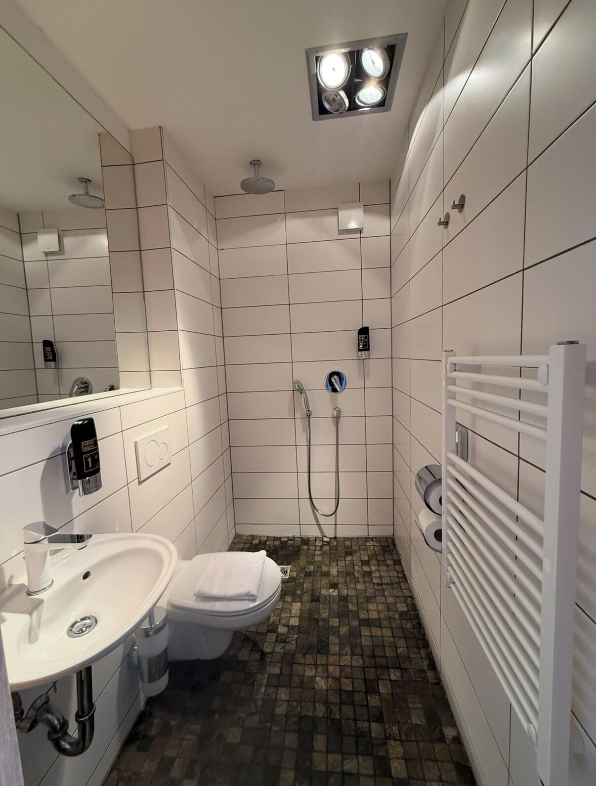 Kamar Double Basic | Kamar mandi