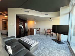 Unclassified image, 5 of 12, button