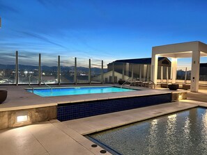 Unclassified image, 2 of 12, button