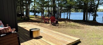 Charming Lakefront Cabin. 100 ft private beach with dock on Lake of the Falls.