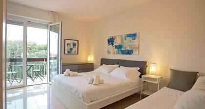 Casa Nica is a charming apartment 100 meters from the sea of Lido Di Camaiore, near the splendid promenade and the fascinating pier. It consists of 1 equipped kitchen, 1 large living room with dining room, 2 double bedrooms with 1 single sofa each,