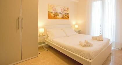 Casa Nica is a charming apartment 100 meters from the sea of ââLido Di Camaiore, near the splendid promenade and the fascinating pier. It consists of 1 equipped kitchen, 1 large living room with dining room, 2 double bedrooms with 1 single sofa each,