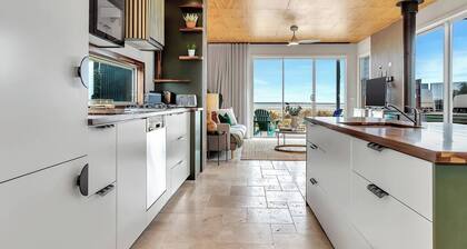 Mermaid Haus Beach Escape with Pool Fire and Style