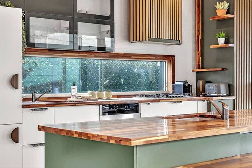 Mermaid Haus Beach Escape with Pool Fire and Style