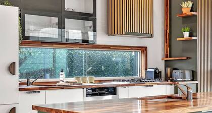 Mermaid Haus Beach Escape with Pool Fire and Style