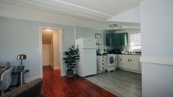 冰箱、微波炉、烤箱、炉灶