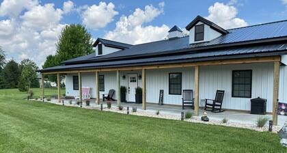 Farmhouse Retreat
5 minutes from Ruoff Music Center