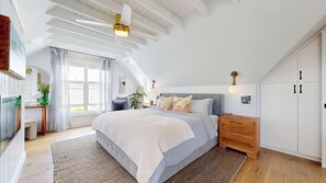 3 bedrooms, iron/ironing board, free WiFi, bed sheets - Nova Scotia waterfront retreat with sauna and hot tub! (Lunenburg)