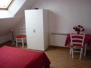 1 bedroom, iron/ironing board, WiFi, bed sheets - 2-storey house (Bailly-Romainvilliers)