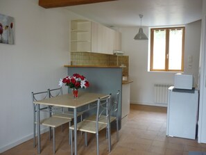 Unclassified image, 4 of 13, button - Vrbo Property (Bailly-Romainvilliers)