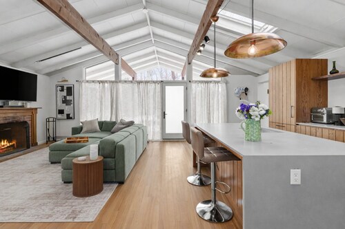 Mid-Century Modern Amagansett Ranch Style Home - 4 Min Drive to Beach