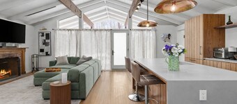 Mid-Century Modern Amagansett Ranch Style Home - 4 Min Drive to Beach