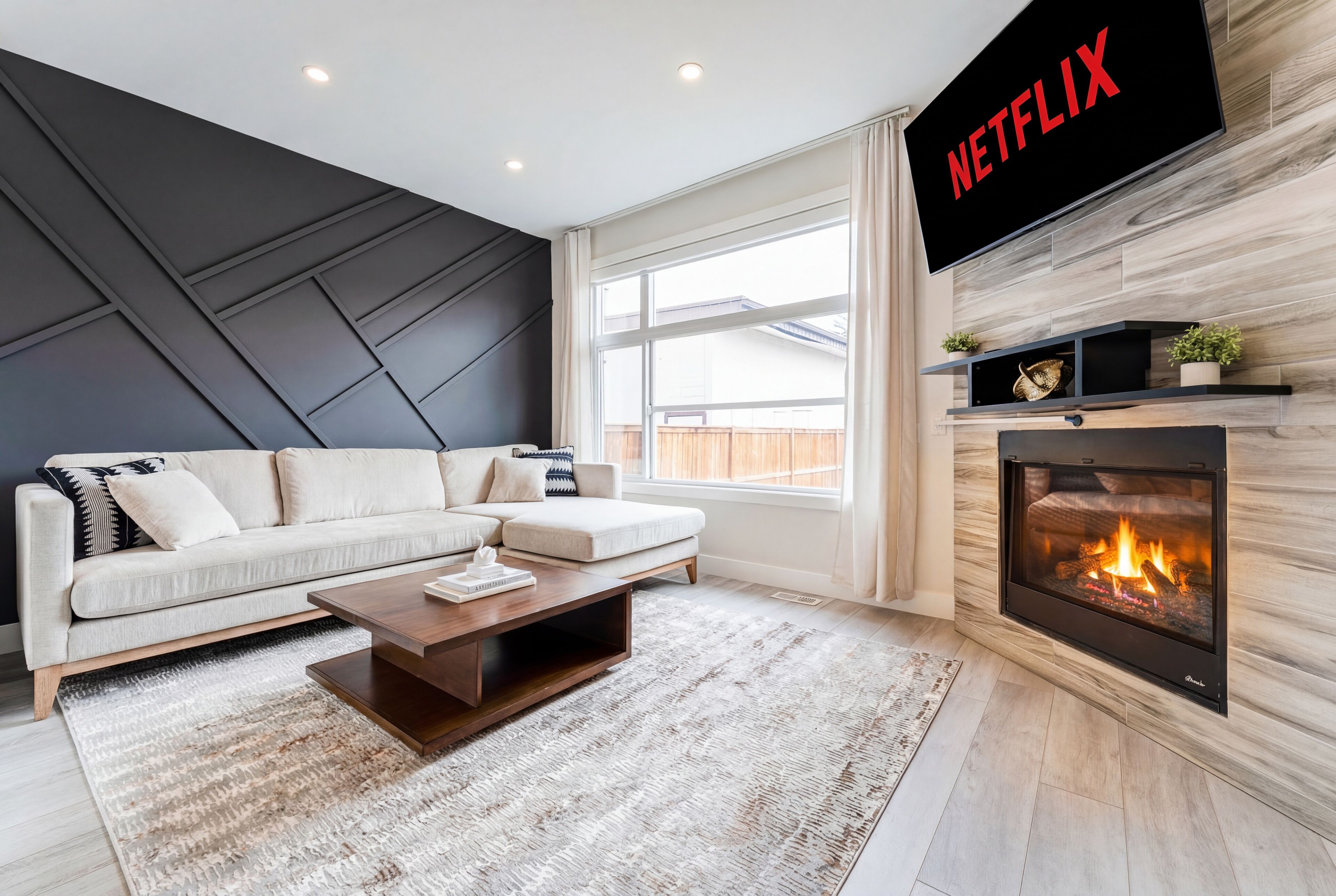 Smart TV, fireplace