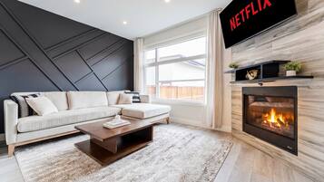 Smart TV, fireplace