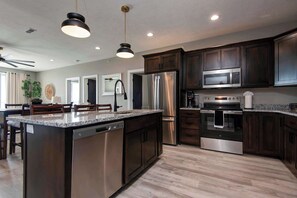 Fridge, microwave, oven, stovetop - BWV 24-6 Abiding Place (Branson)