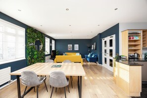 Luokittelematon kuva, 2 kautta 30, painike