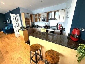 Microwave, oven, stovetop, dishwasher - Sleeps 6, Large 2 Bed Flat In Brighton City Centre (Brighton and Hove)