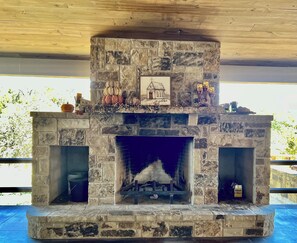 Unclassified image, 2 of 58, button