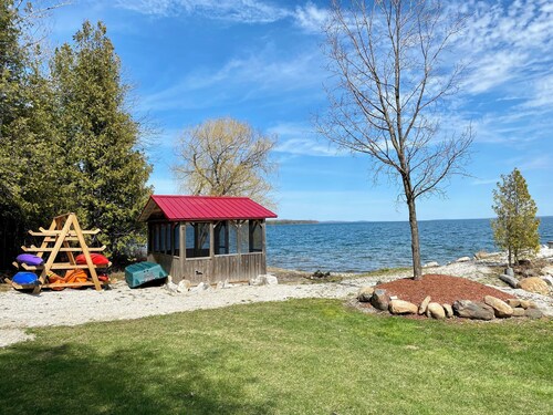 Private beachfront cottage on Manitoulin Island @Islandtime Cottage Rentals