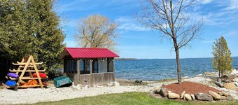 Private beachfront cottage on Manitoulin Island @Islandtime Cottage Rentals