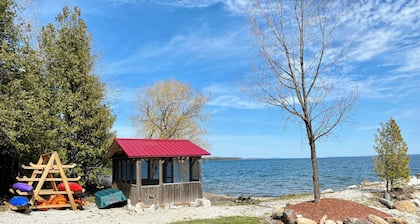 Private beachfront cottage on Manitoulin Island @Islandtime Cottage Rentals